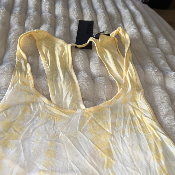Mono B yellow tiger tie dye athleisuee top size medium - Picture 2 of 5